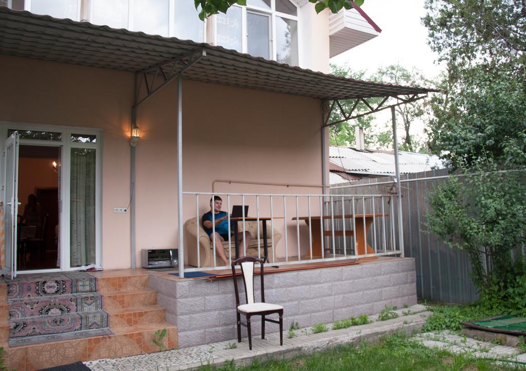 Almaty Backpackers Vandrehjem Eksteriør billede