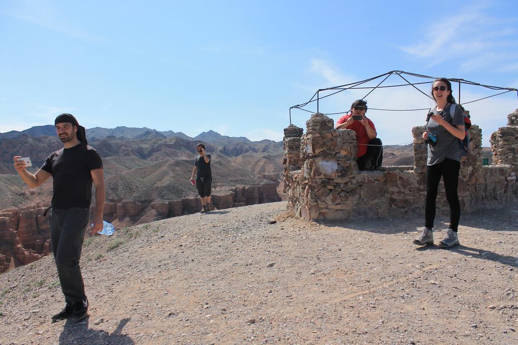 Almaty Backpackers Vandrehjem Eksteriør billede