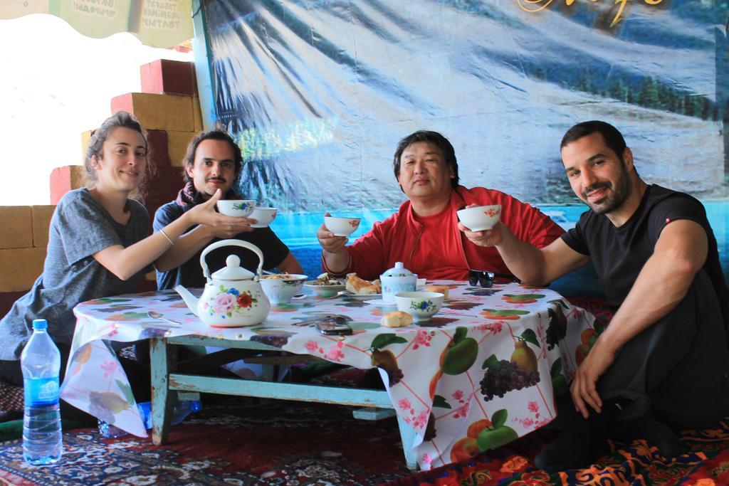 Almaty Backpackers Vandrehjem Eksteriør billede